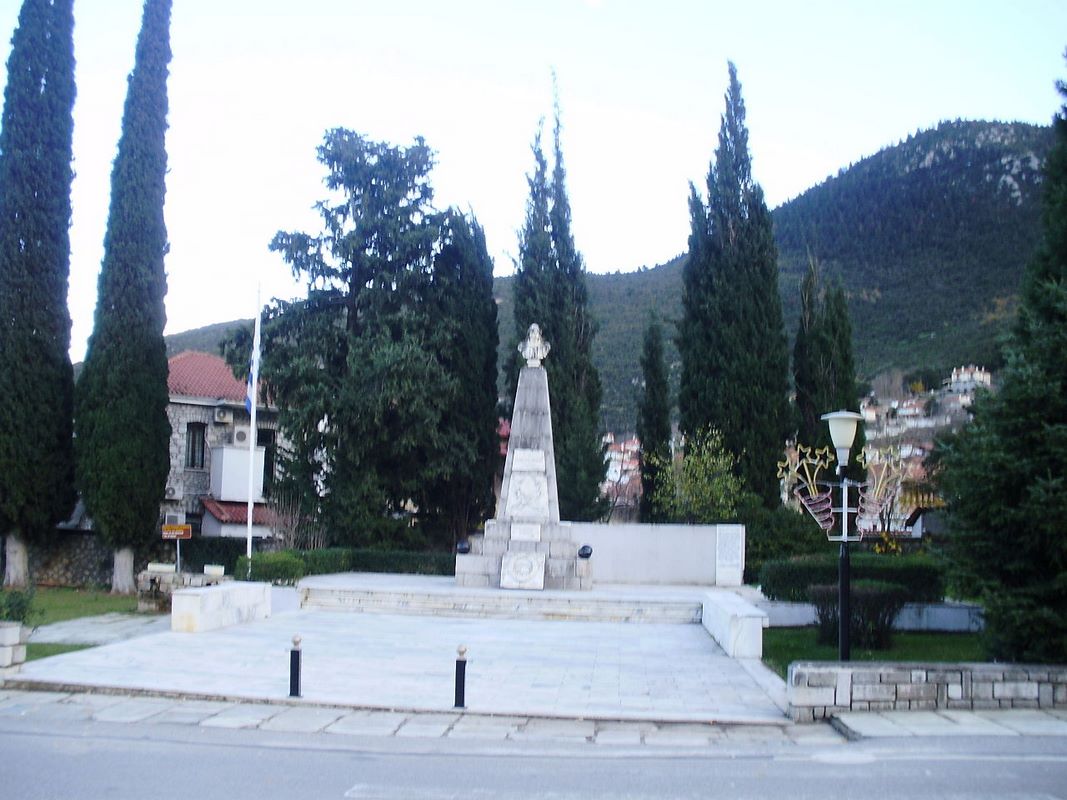 Το μνημείο του Οδυσσέα Ανδρούτσου στη Γραβιά